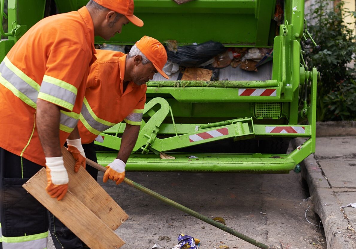 keeping-city-clean-cropped-shot-team-garbage-collectors keeping-city-clean-cropped-shot-team-garbage-collectors